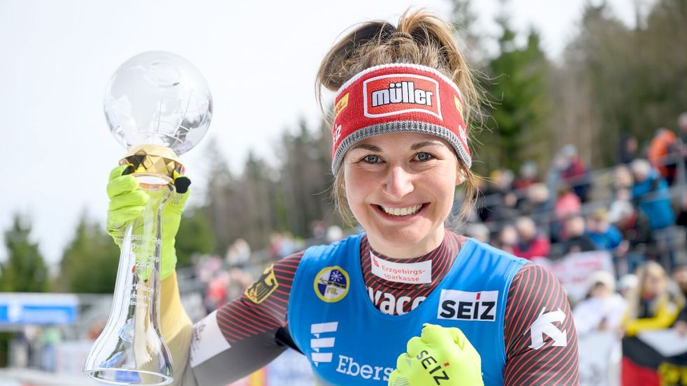 Julia Taubitz holt den fünften Gesamtweltcuperfolg in Serie. Foto: Robert Michael