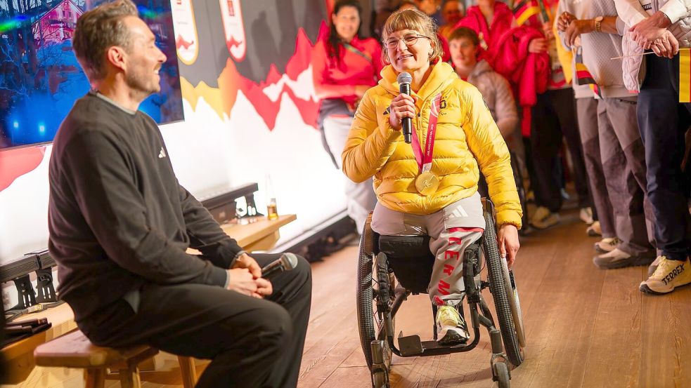 Ließ den Tag im Interview noch mal Revue passieren: Anna-Lena Forster (r). Foto: Philipp von Ditfurth/dpa