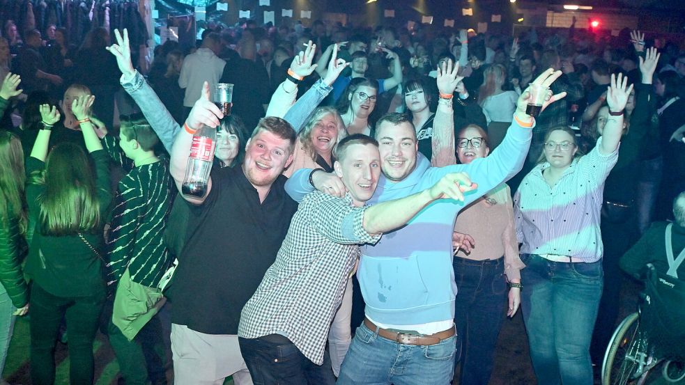 Auf der Extreme-Party in Idafehn war die Stimmung bei den zahlreichen Besuchern ausgelassen, wie man auf diesem Foto sieht. Foto: Holger Weers