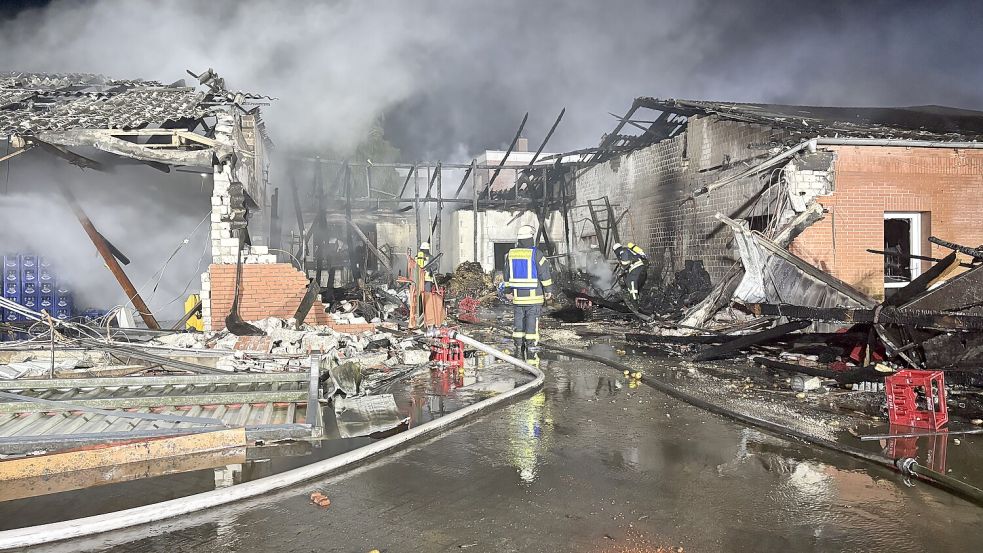 Insgesamt waren rund 125 Feuerwehrleute im Einsatz. Foto: Simon Binoit/Feuerwehr