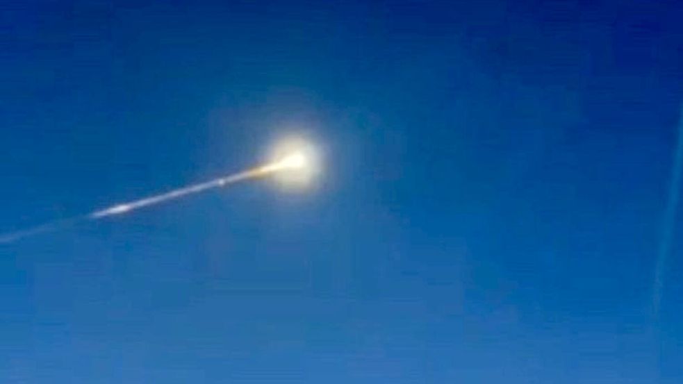 Die zunächst unbekannte Lichterscheinung hielt viele Menschen in weiten Teilen Westdeutschlands am Abend in Atem. Foto: Gianni Gattus/TNN/dpa