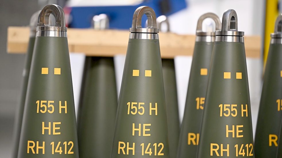 Artilleriegranaten wie diese stellt Deutschlands größter Rüstungskonzern Rheinmetall her. Foto: Wolf von Dewitz/dpa