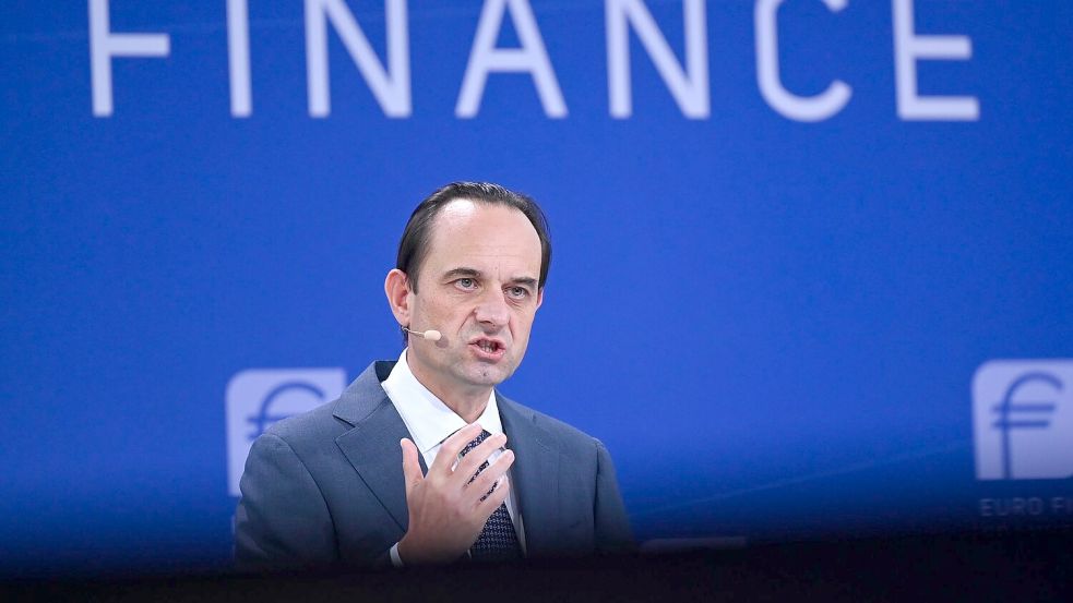 Bafin-Präsident Mark Branson sieht bei offenen Immobilienfonds Risiken für Privatanleger (Archivbild) Foto: Arne Dedert