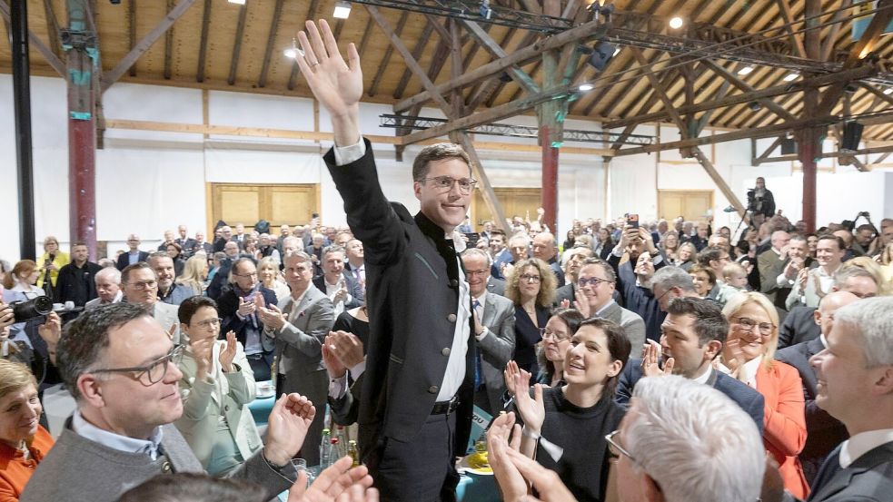 Unermüdlich tourte Hagel im Wahlkampf durch Festzelte wie Betriebshallen. (Archivbild) Foto: Marijan Murat