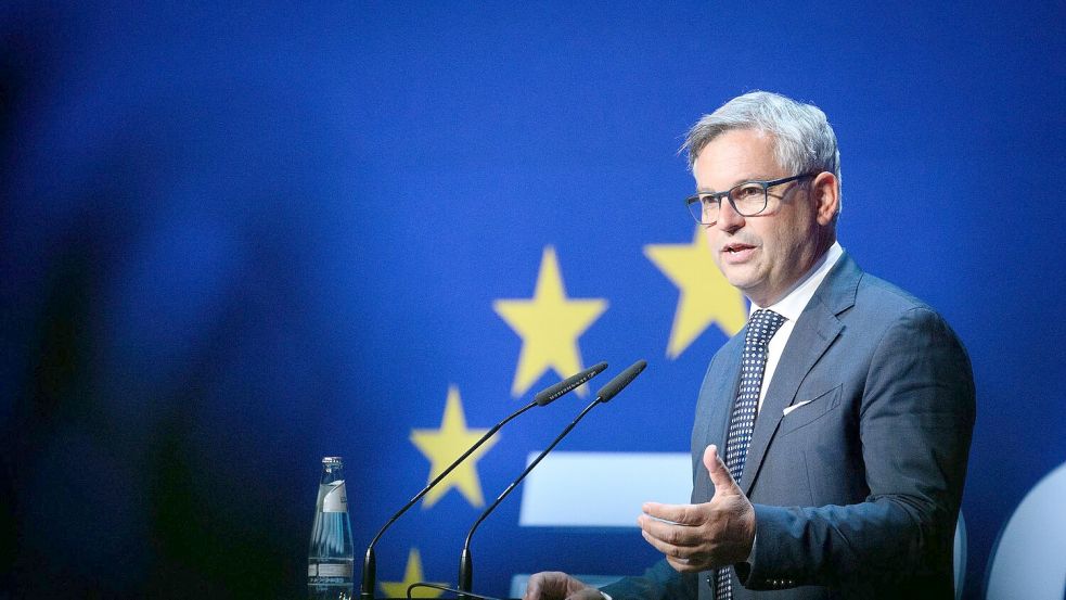 Laut EU-Migrationskommissar Magnus Brunner gibt es bisher keine größeren Bewegungen in Richtung der Außengrenzen Irans. (Archivbild) Foto: Bernd von Jutrczenka/dpa