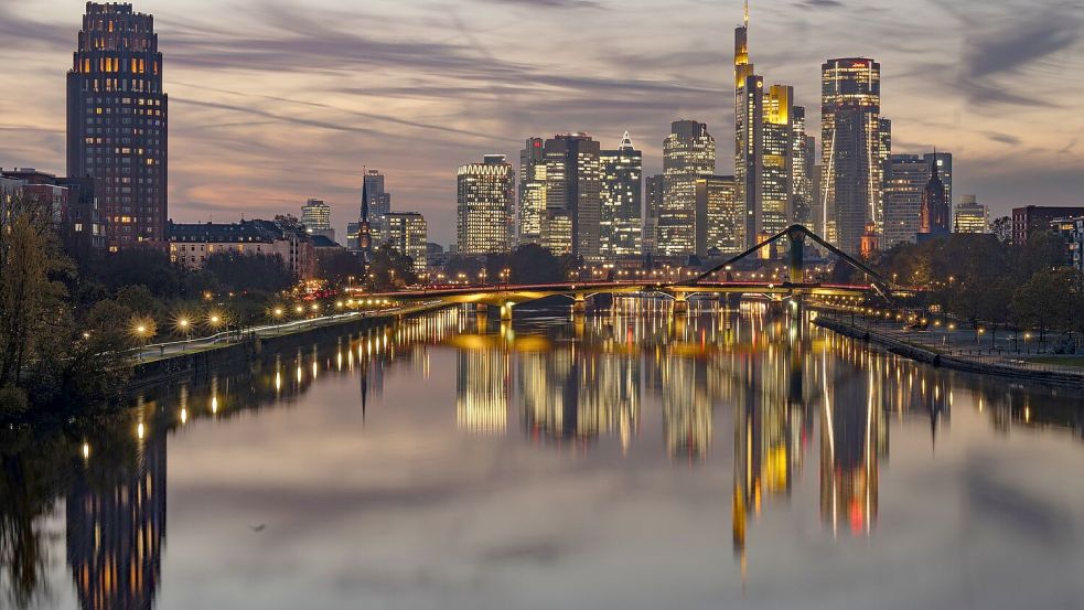 Während europäische Institute 2025 ihre Ertragslage deutlich verbessern konnten, verzeichneten die großen US-Banken in Summe rückläufige Ergebnisse. (Symbolbild) Foto: Boris Roessler