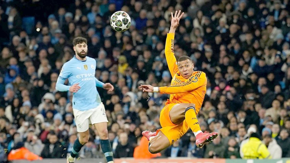 Kylian Mbappé traf im vergangenen Jahr gegen Manchester City. (Archivbild) Foto: Dave Thompson/AP/dpa