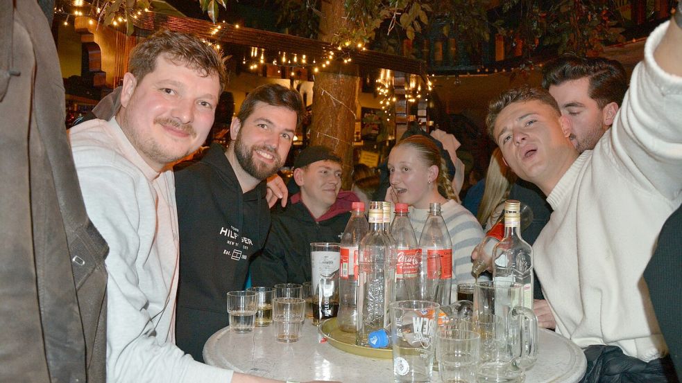 In den Kneipen herrschte ausgelassene Partystimmung. Foto: Karin Eden
