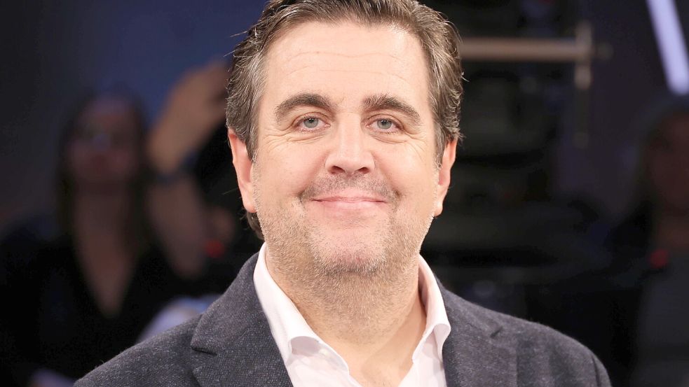 Kaum einer weiß so viel über historische Hörspiel wie der Krimi-Fan Bastian Pastewka. Foto: IMAGO/Stephan Wallocha