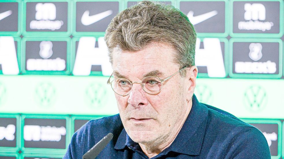 Dieter Hecking soll den VfL Wolfsburg vor dem Abstieg retten. Foto: Moritz Frankenberg