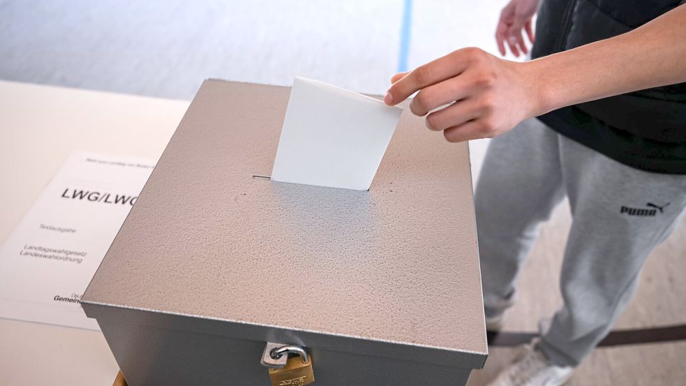 Jugendliche ab 16 Jahren durften erstmals bei der Landtagswahl in Baden-Württemberg mitwählen. Foto: IMAGO/Ulmer II