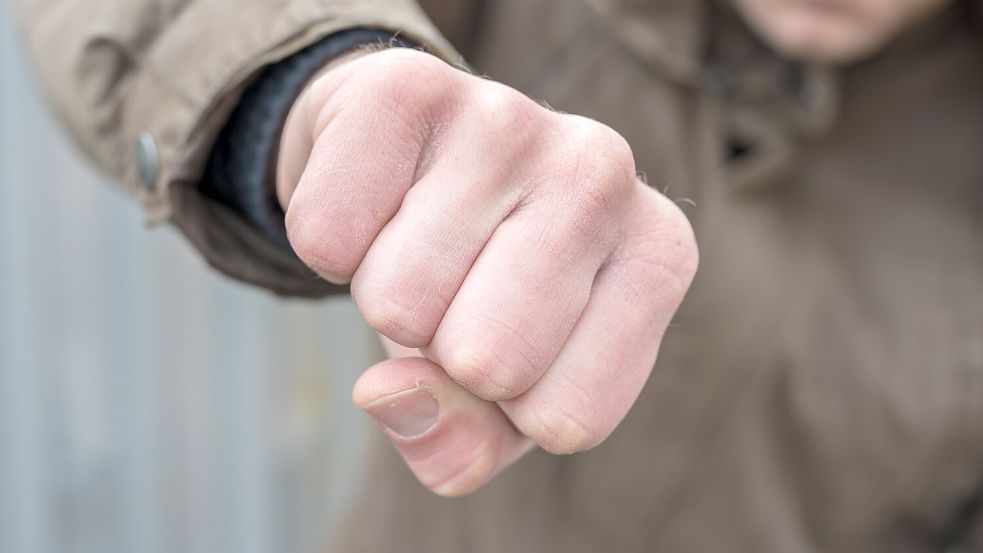 Nach einer körperlichen Auseinandersetzung in Ramsloh kam auch ein Rettungshubschrauber zum Einsatz. Symbolfoto: Ralf Geithe/stock.adobe.com
