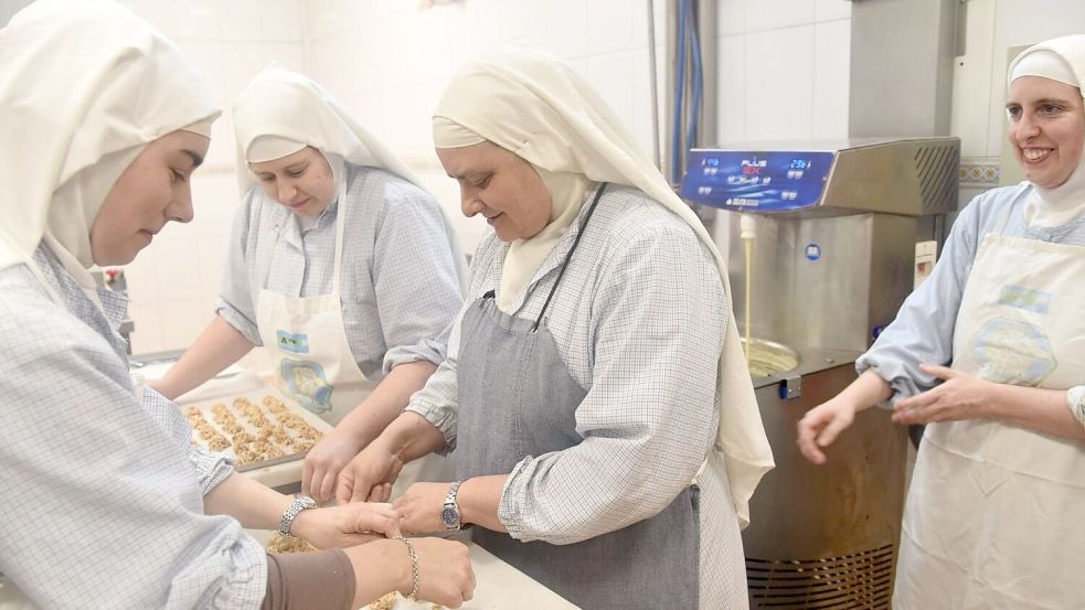 Die Klarissen sind für ihre Süßigkeiten aus der Klostermanufaktur bekannt. (Handoutbild) Foto: ---/Francisco Canals/dpa