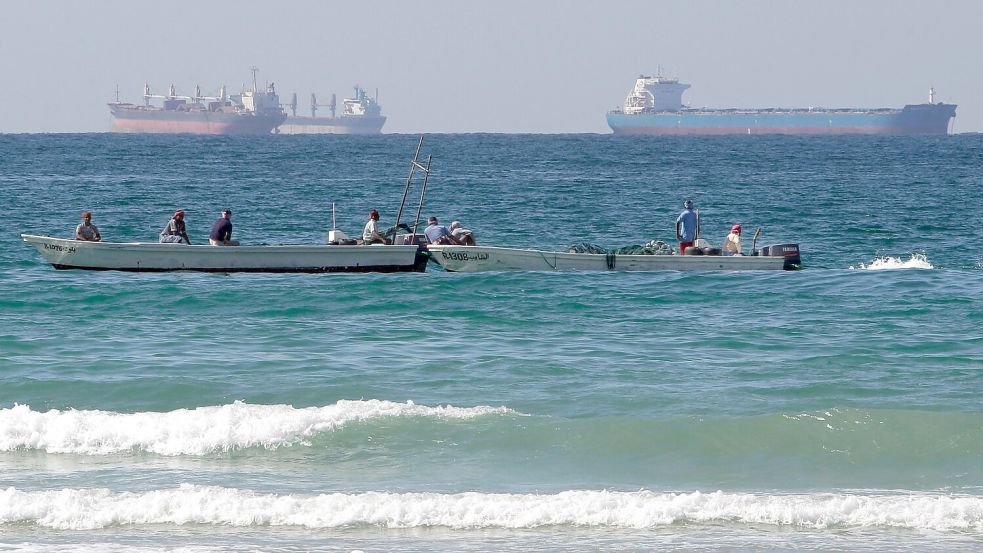 Die Meerenge zwischen dem Persischen Golf und dem Golf von Oman gerät immer mehr in den Fokus. (Archivbild) Foto: Kamran Jebreili/AP/dpa