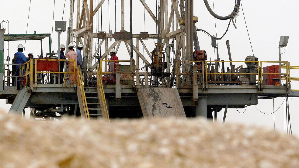 Die Ölproduktion ist für viele Staaten in der Golfregion überlebenswichtig. (Archivbild) Foto: Hasan Jamali/AP/dpa