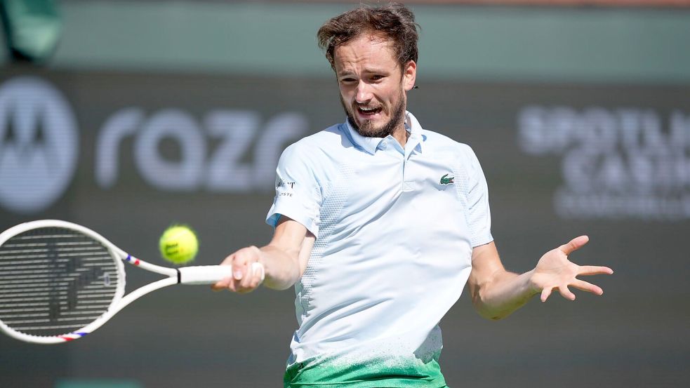 Tennisstar Daniil Medwedew hat eine abenteuerliche Abreise aus Dubai hinter sich. (Archivbild) Foto: Mark J. Terrill/AP/dpa