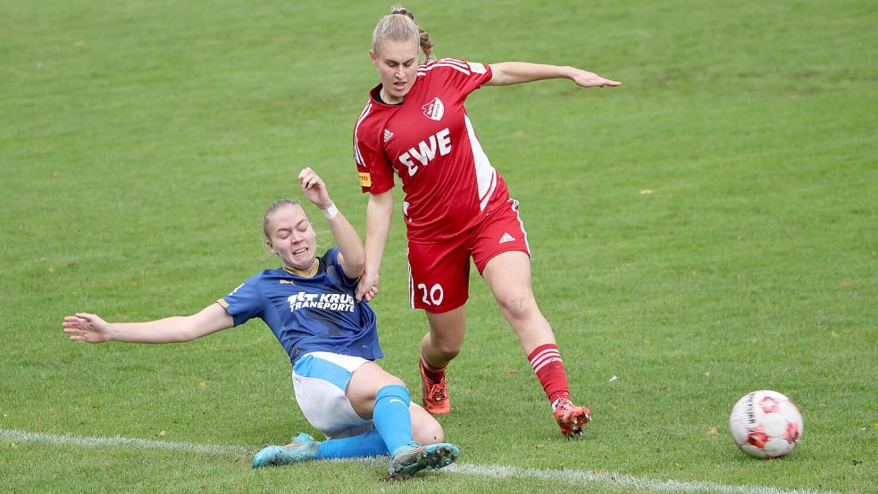 Holstein Kiel (links) und die SpVg Aurich (rechts Ana-Carolin Hoffmann) mischen an der Regionalliga-Spitze mit. Foto: Vortanz