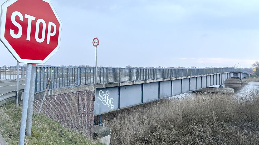 Die alte Ledabrücke ist marode und muss durch einen Neubau ersetzt werden. Foto: Jonas Bothe