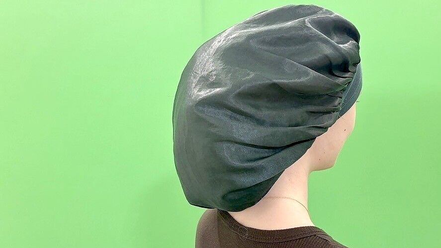 Die Schlafmütze sieht gewöhnungsbedürftig aus, kann aber helfen. Foto: Romy Jochens