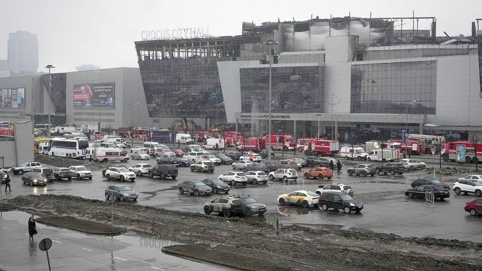 Fast 150 Menschen wurden bei dem Überfall auf die Moskauer Konzerthalle Crocus City Hall getötet. (Archivbild) Foto: Alexander Zemlianichenko/AP/dpa