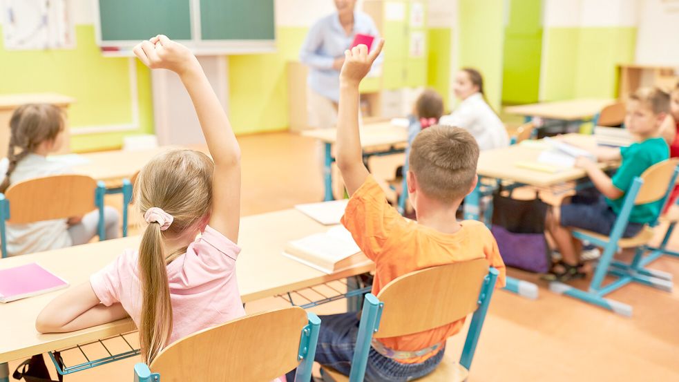 In Osnabrück gibt es für die Grundschulen Schuleinzugsbereiche. Auf welche Schule ein Kind geht, richtet sich in der Regel nach dem Wohnort. Gibt es Ausnahmen, falls die Abholzeiten nicht passen? Foto: Imago / Zoonar II / Robert Kneschke