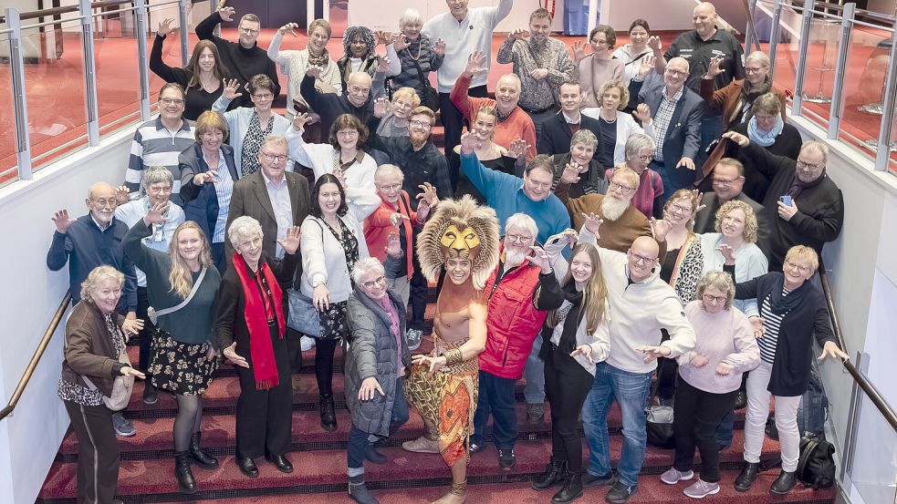Die „Herzensdienste“ brüllen mit Simba-Darsteller Gonzalo Campos López. Foto: Michael Hagedorn