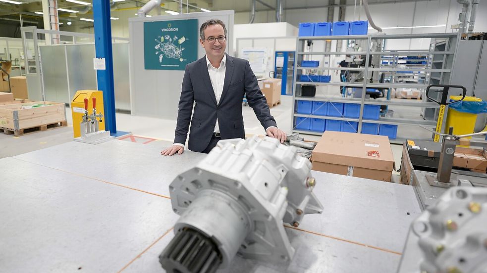 Vincorion-Chef Kajetan von Mentzingen in einer Produktionshalle seines Unternehmens. (Archivbild) Foto: Marcus Brandt