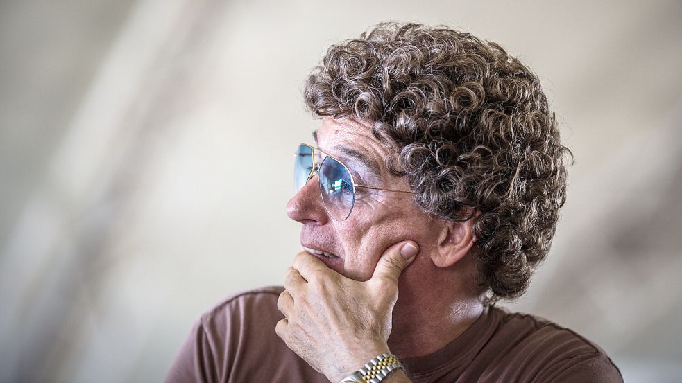 Atze Schröder war in Therapie, um seine Familiengeschichte aufzuarbeiten. Im Interview mit der „Neuen Osnabrücker Zeitung“ spricht er darüber, über Traurigkeit, Motörhead und einiges mehr. Foto: www.imago-images.de/Lars Heidrich