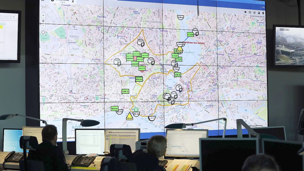 Die Planung schwerer Straftaten verlagert sich immer stärker ins Internet. Ermittler sollen deshalb künftig große Datenmengen automatisiert auswerten dürfen. Foto: Christian Charisius/dpa