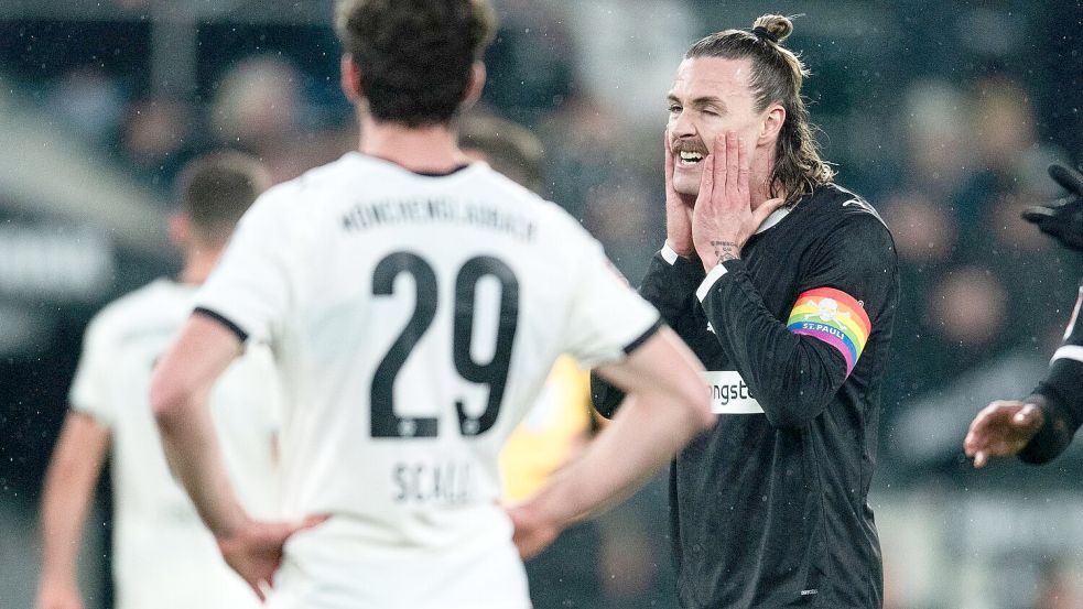 St. Pauli hat im direkten Abstiegsduell in Mönchengladbach das Nachsehen Foto: Marius Becker