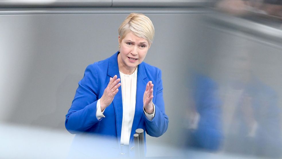 Mecklenburg-Vorpommerns Regierungschefin fordert ein Social-Media-Verbot für Kinder unter 14. (Archivbild) Foto: Elisa Schu/dpa