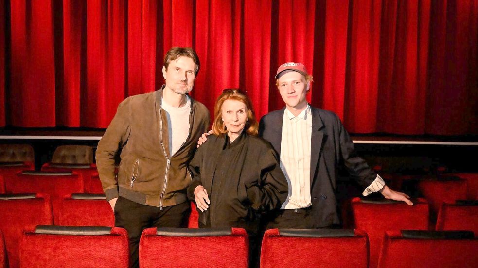 Senta Berger schwärmt von Bruno Alexander. (Handout) Foto: RONNY HEINE/Warner Bros. Enterta