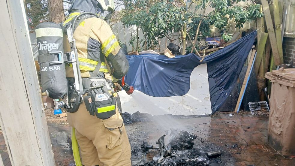 In einem Barßeler Supermarkt war am Sonntag ein Bürostuhl in Brand geraten. Die Freiwillige Feuerwehr Barßel rückte aus und konnte das Feuer rasch unter Kontrolle bekommen. Foto: Feuerwehr