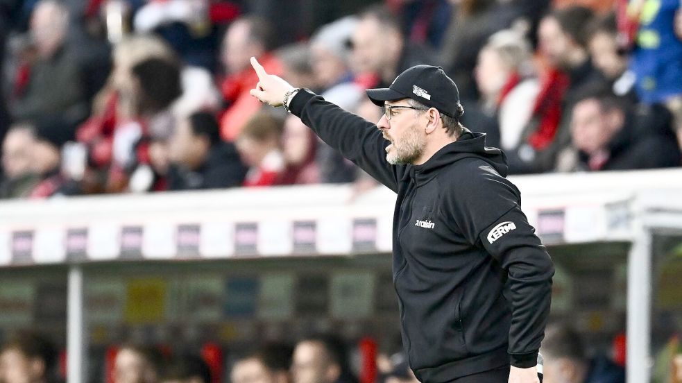 Wie gewohnt trieb Steffen Baumgart sein Team immer wieder an. Foto: Silas Stein