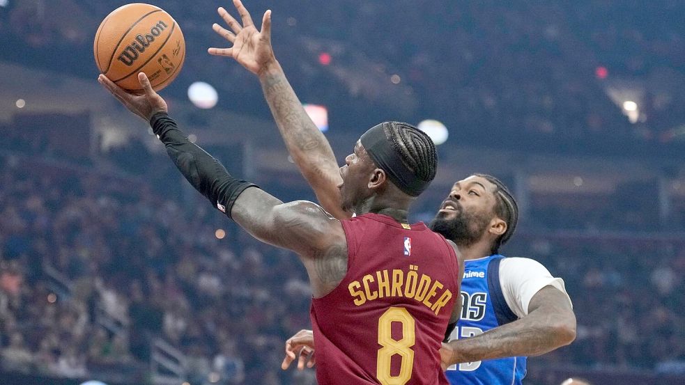 Dennis Schröder musste sich mit Cleveland diesmal Dallas geschlagen geben. Foto: Sue Ogrocki/AP/dpa