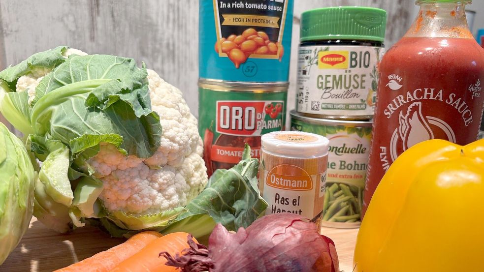 Für dieses Rezept kann man frisch einkaufen, man kann aber auch schauen, was sich noch an Resten und im Vorrat findet. Foto: Leonhard