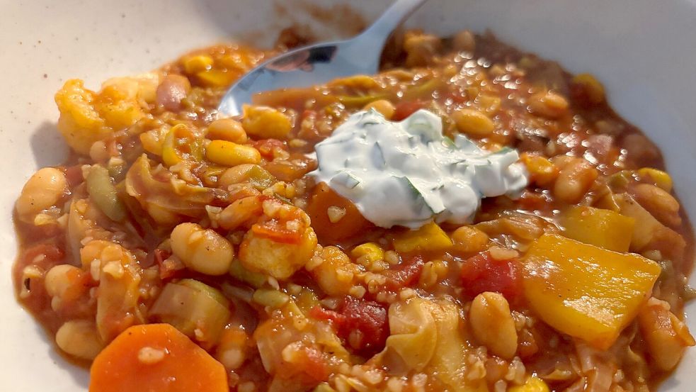 Ein Klecks Kräuterdip mit auf den Teller – und guten Appetit! Foto: Leonhard