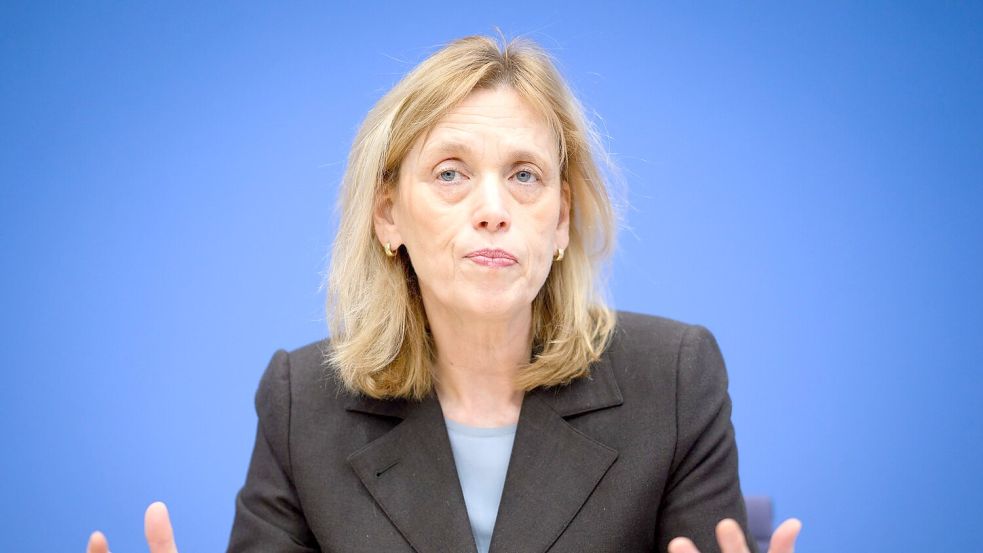 Bildungsministerin Karin Prien erwartet rasch europäische Vorschriften für Tech-Konzerne, um den Zugang von Kindern und Jugendlichen zu sozialen Medien einzuschränken. (Archivbild) Foto: Bernd von Jutrczenka/dpa