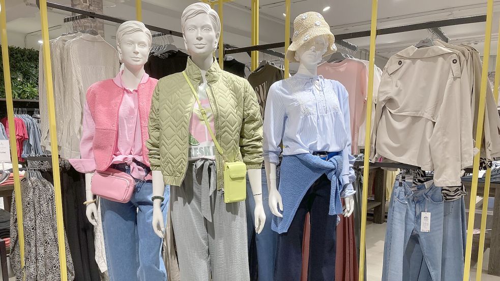 Die neuen Trends für das Frühjahr und den Sommer können im Modehaus Böckmann in Rhauderfehn entdeckt werden. Fotos: privat