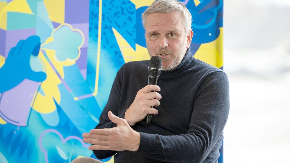 Dietmar Hamann hat die Bayern-Führung für ihr Vorgehen im Fall Luis Diaz scharf kritisiert. (Archivbild) Foto: Leonie Asendorpf