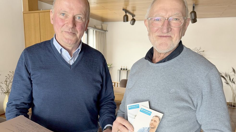 Vertrauensvolle Ansprechpartner: Gerd Dumstorff (rechts) und Harald Nienaber setzen sich im Kreis Cloppenburg für den Weißen Ring ein, der sich um Menschen kümmert, die Opfer von Kriminalität wurden. Foto: Claudia Wimberg