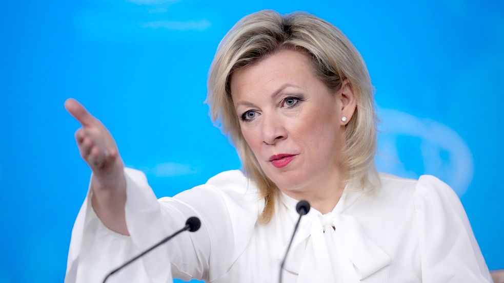 Russlands Außenamtssprecherin Sacharowa fordert die Mittelmeerstaaten auf, eine Öko-Katastrophe rund um den russischen Gastanker „Arctic Metagaz“ zu verhindern. (Archivbild) Foto: Pavel Bednyakov/AP/dpa