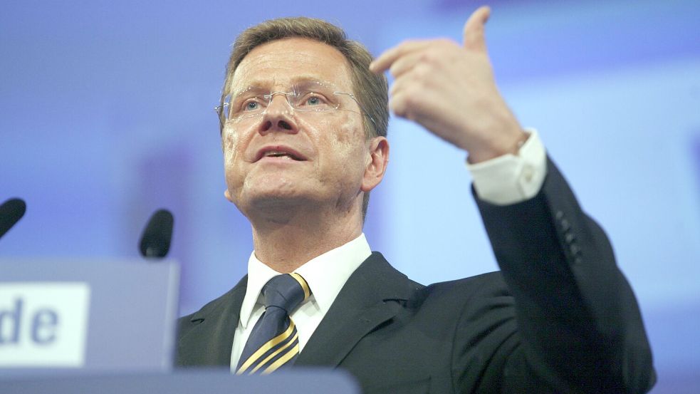 In Gedenken an Guido Westerwelle. Der FDP-Politiker und ehemalige Außenminister auf dem Parteitag in Rostock 2011. Er starb im März 2016 an Krebs. Foto: IMAGO / Sven Simon