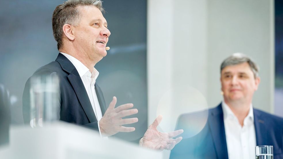 Audi-Chef Gernot Döllner (l) und Finanzvorstand Jürgen Rittersberger legten überraschend gute Zahlen vor. Foto: Daniel Karmann