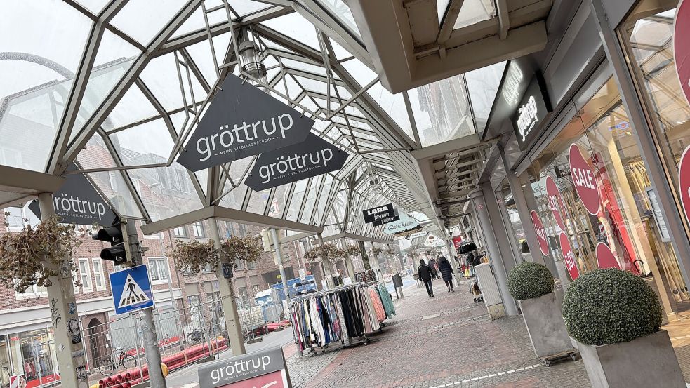 Die Glas-Arkaden werden jetzt abgerissen und neu aufgebaut. Fotos: Stephanie Schuurman/Archiv