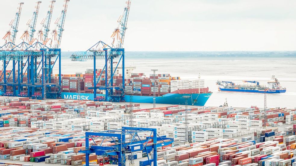 Durch den Iran-Konflikt steigen Charter- und Frachtraten in der Schifffahrt. (Archivbild) Foto: Sina Schuldt