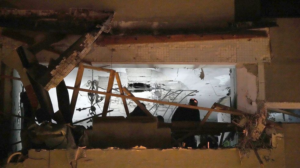 Zwei Menschen wurden beim Einschlag einer Rakete in Ramat Gan getötet. Foto: Ohad Zwigenberg/AP/dpa