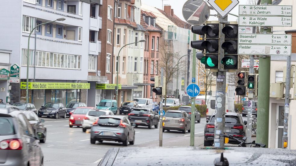 Die Iburger Straße in Osnabrück: Die Stadtpolitik streitet seit Jahren über die Spurenführung und Sicherheit. Foto: Benjamin Beutler