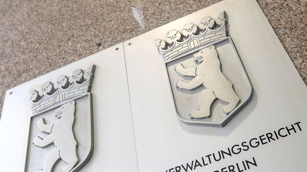 Die Medienanstalt Berlin-Brandenburg darf nach einem Urteil das Instagram-Angebot einer Erotikdarstellerin aus Jugendschutz-Gründen nicht komplett verbieten. (Symbolfoto) Foto: Paul Zinken/dpa