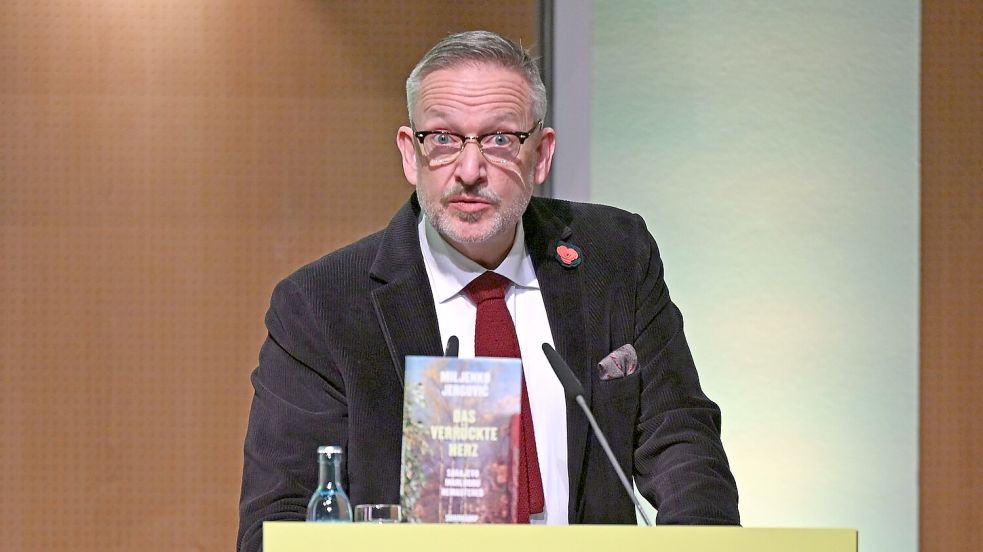 Peter Kraus vom Cleff, Hauptgeschäftsführer des Börsenvereins des Deutschen Buchhandels, spricht bei der Eröffnungs-Pressekonferenz zur Leipziger Buchmesse. Foto: David Hammersen